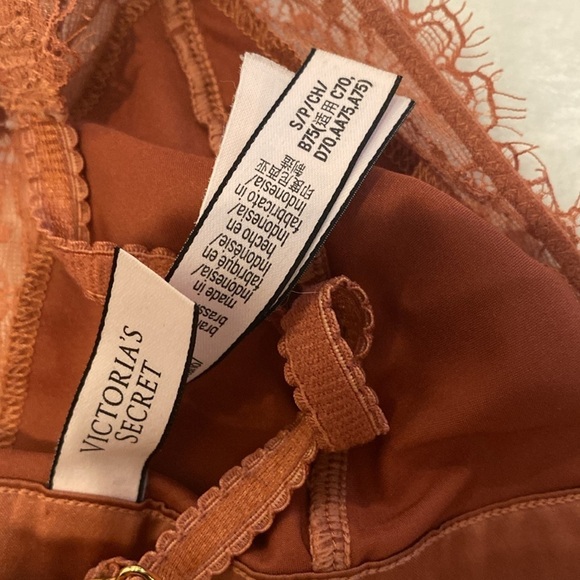 Victorias Secret floral lace elongated Bralette - Picture 7 of 8